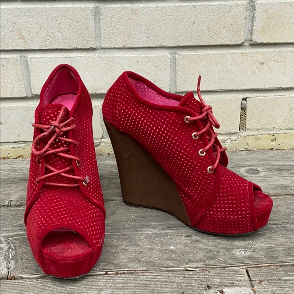 Women’s JustFab red tie up wedges